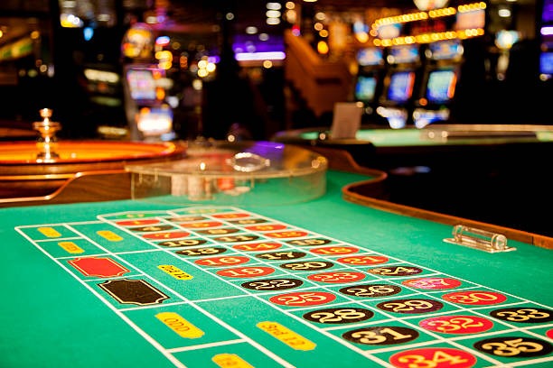 Jewels of Prosperity slot game interface on robiox showing five-reel grid and cascading gems